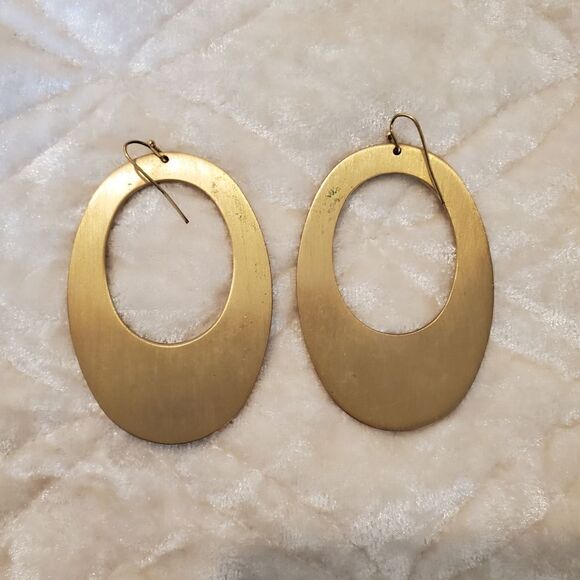 Vintage Brass Oval Shape Dangle Earrings - Picture 2 of 4